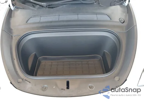 2021 Tesla Model Y Long Range Dual Motor All-Wheel Drive z USA, uszkodzony, nr VIN 5YJYGDEE0MF261369